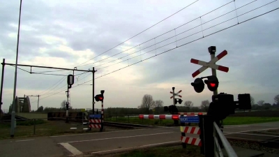 La Unidad de Vialidad y Tr&aacute;nsito exhort&oacute; a la ciudadania a no cruzar las v&iacute;as del tren