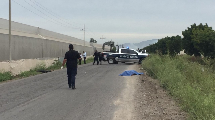 Jornalero muere atropellado; queda placa tirada del vehículo responsable