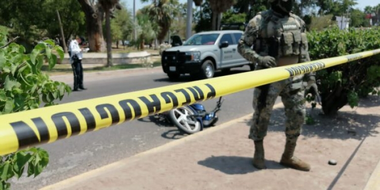 Motociclista muere en persecución de la Marina Armada de México, en Los Mochis
