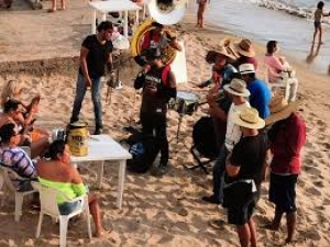 Acuerdan horario y lugares para las bandas de música en la playa de Mazatlán
